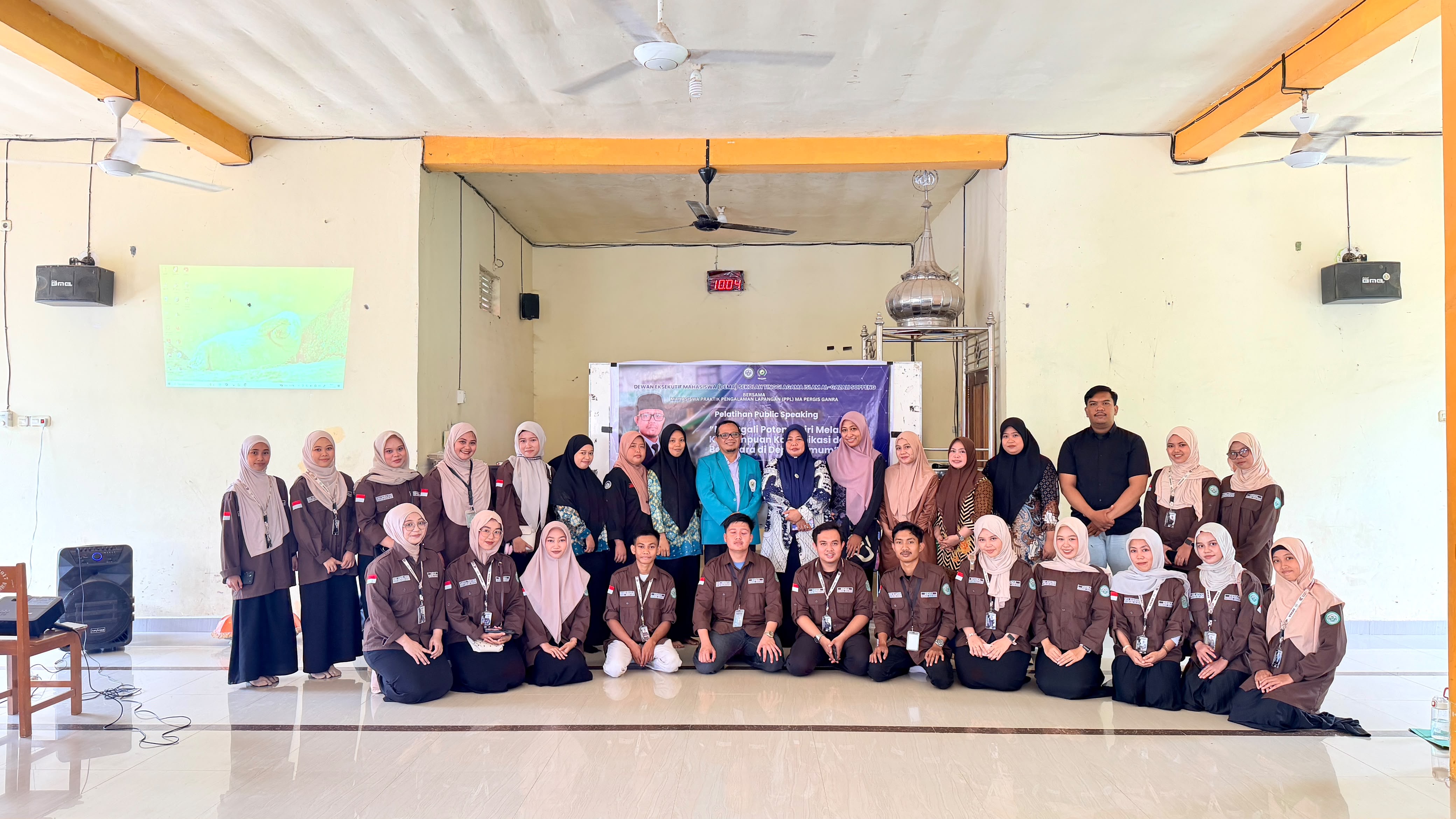 DEMA STAI Al-Gazali Soppeng Gelar Pelatihan Public Speaking bagi Mahasiswa PPL MA Pergis Ganra